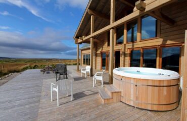 Eagle Lodge Deck With Wood Hot Tub