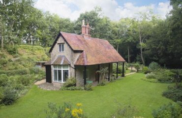 Bull Hollow Cottage - Romantic Woodland Retreat, Shropshire