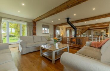 The Big Barn - Spacious Holiday Cottage on the Norfolk Coast