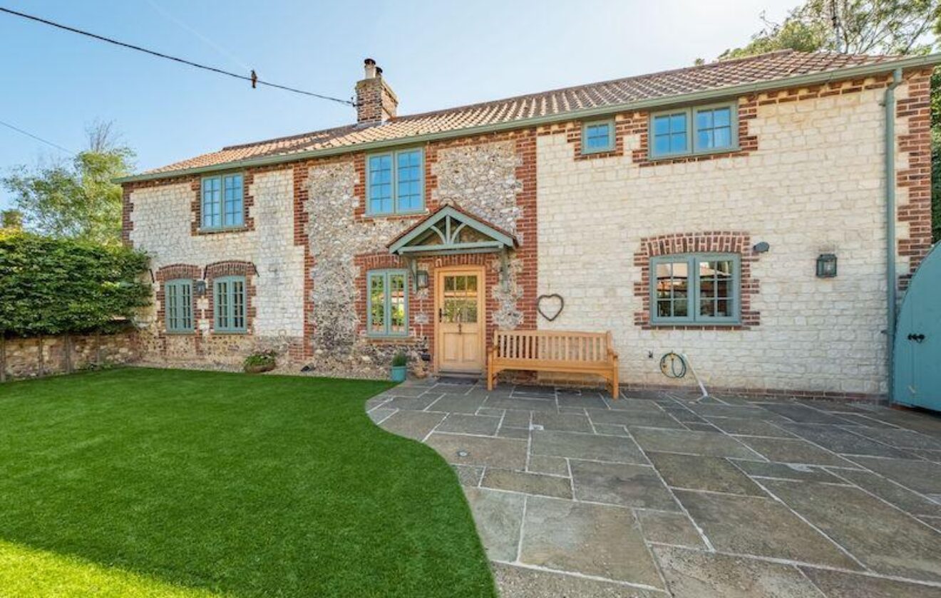 Pine Cottage - Family Friendly Holiday Cottage Thornham, Norfolk