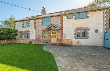 Pine Cottage - Family Friendly Holiday Cottage Thornham, Norfolk