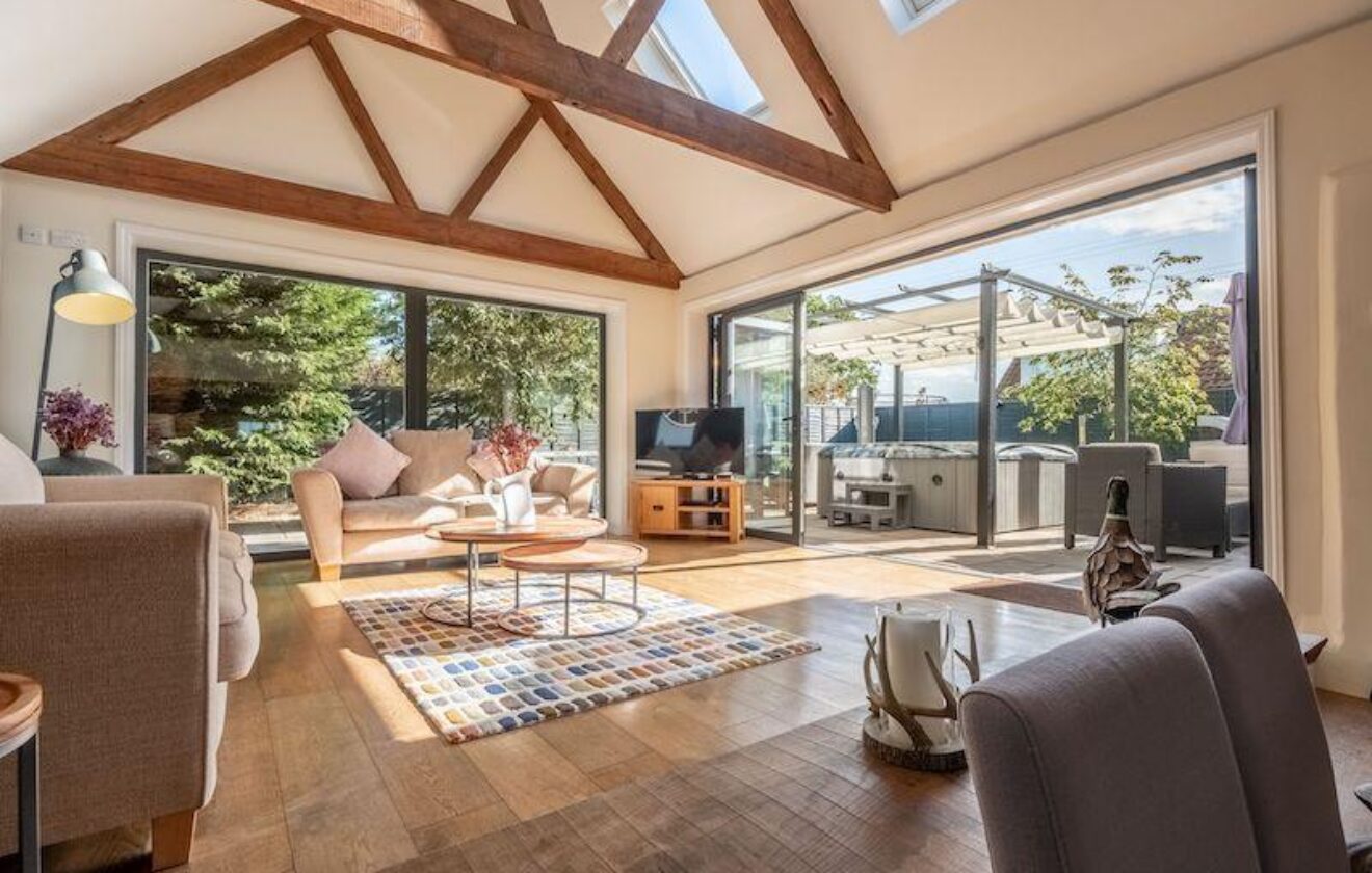 Heath Cottage - Stylish Holiday Property, Mattishal, Norfolk