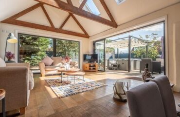 Heath Cottage - Stylish Holiday Property, Mattishal, Norfolk