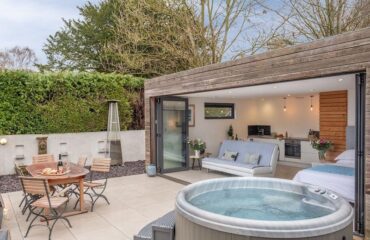The Garden Room - Romantic Hot Tub Lodge, Sussex
