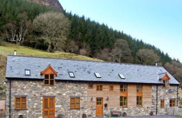 Ysgubor Pwlliago - Spacious Holiday Cottage, Pennant Valley, Wales