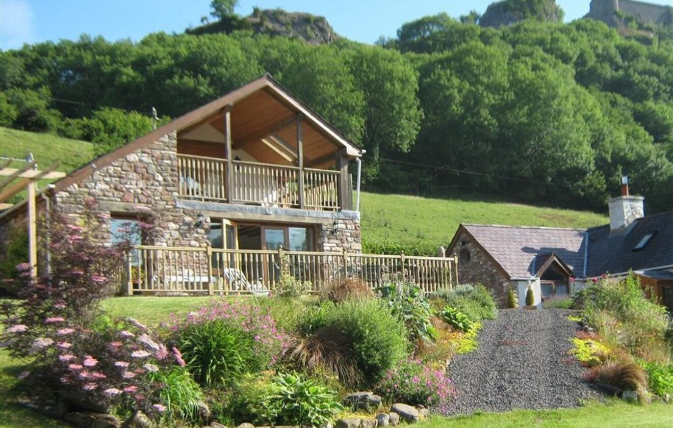 Dan Castell Cottage - Romantic Retreat Carmarthenshire Countryside