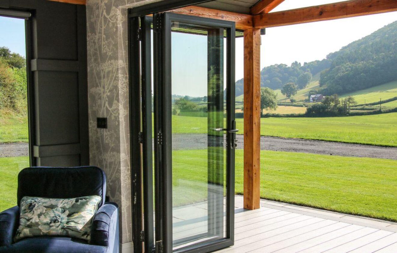 Meadow View - Hot Tub Holiday Lodge, Wales