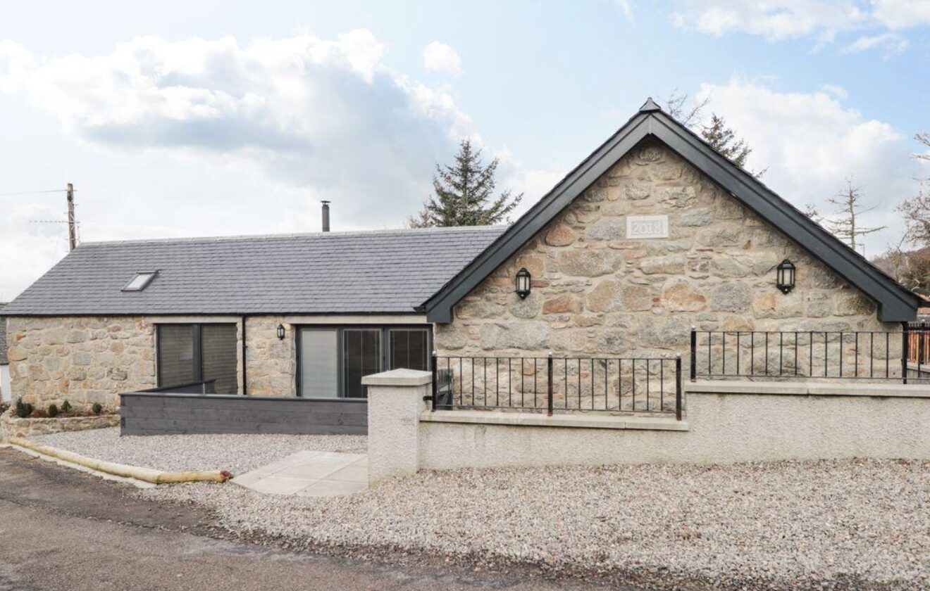 The Steading - Hot Tub Holiday Cottage, Northern Highlands