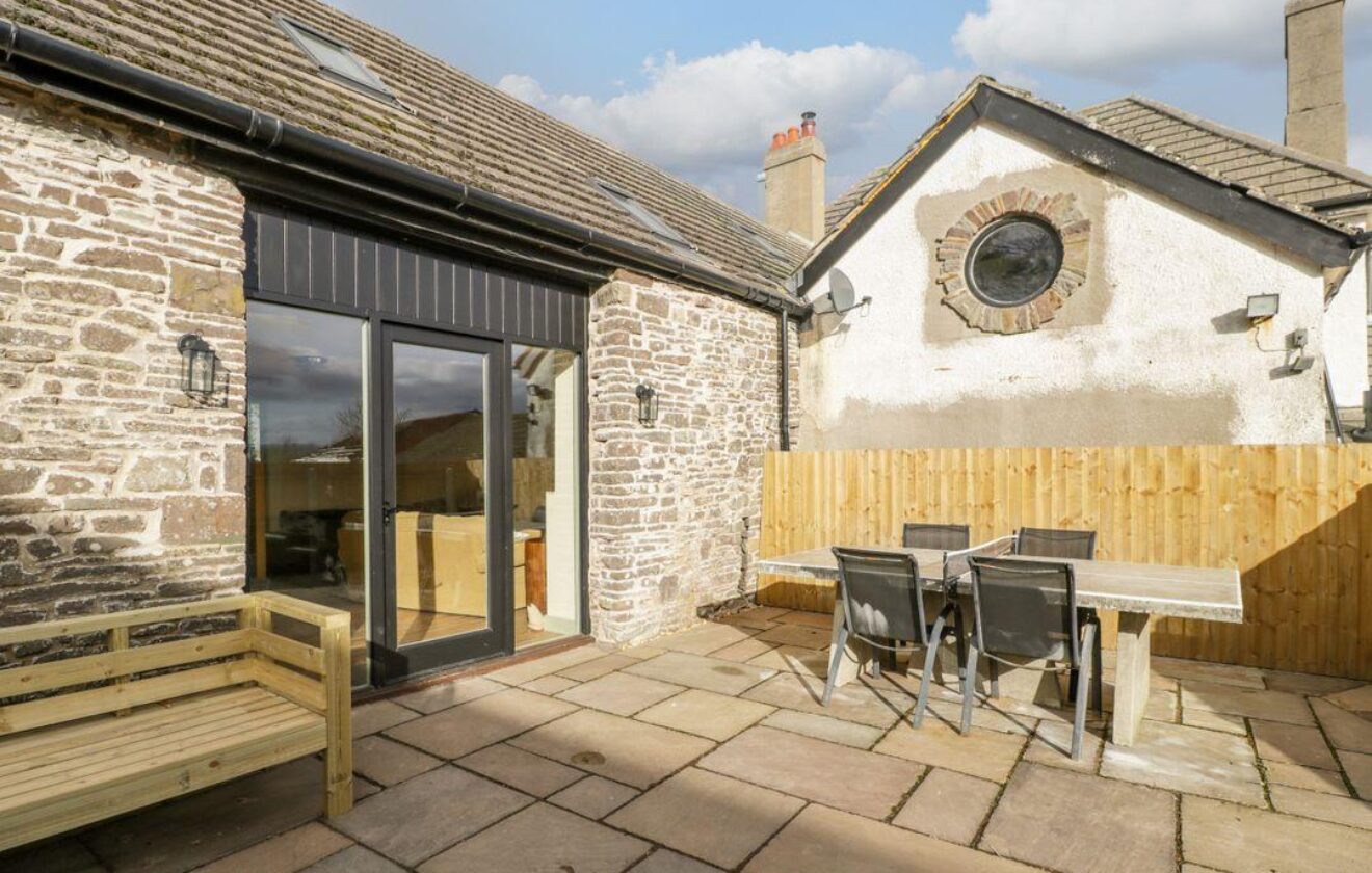 Pen-Croeslan Bach - Dog Friendly Holiday Cottage, Brecon Beacons