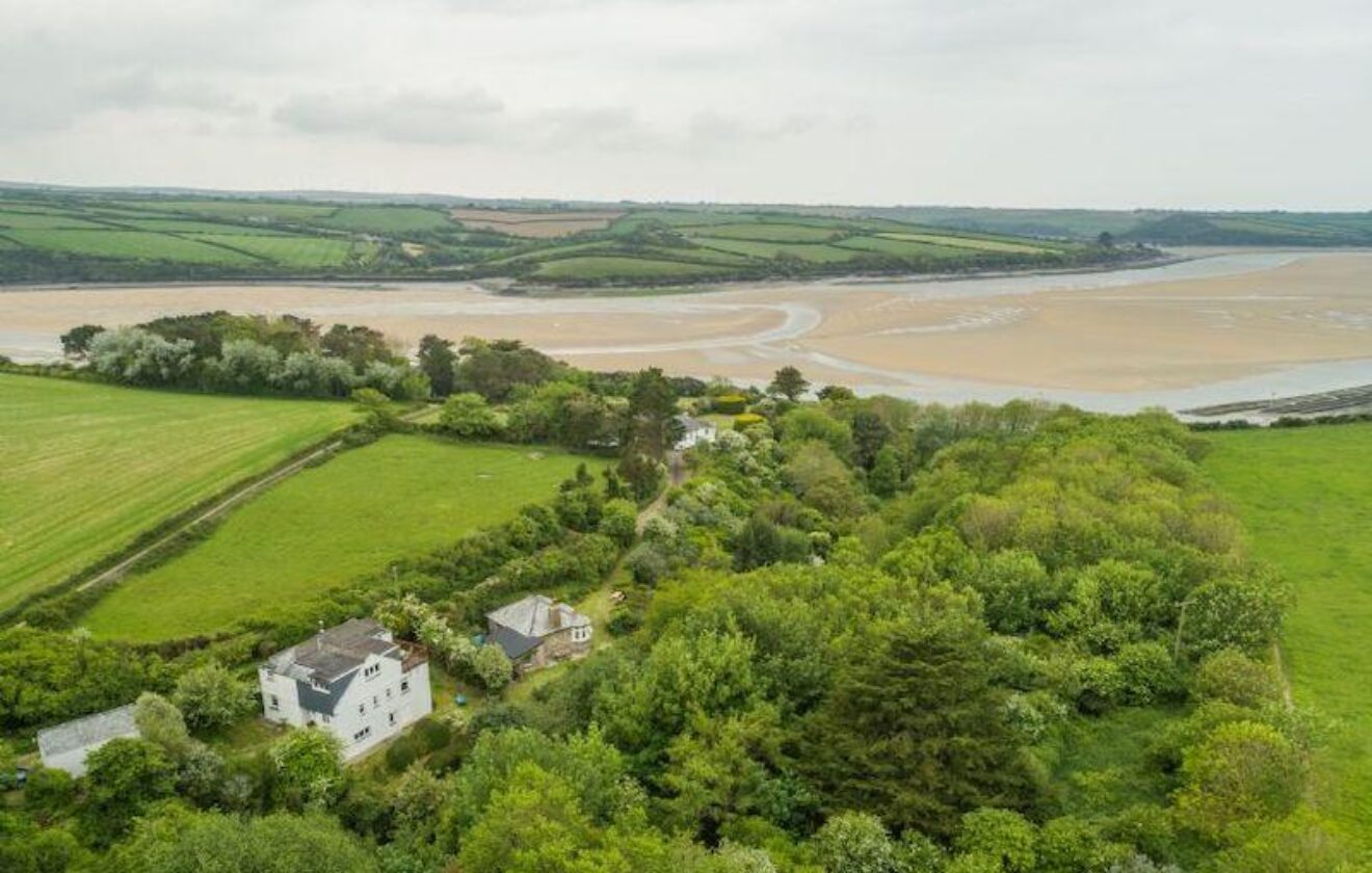 Schoopers - Holiday Cottage with Estuary Views, Rock, Cornwall