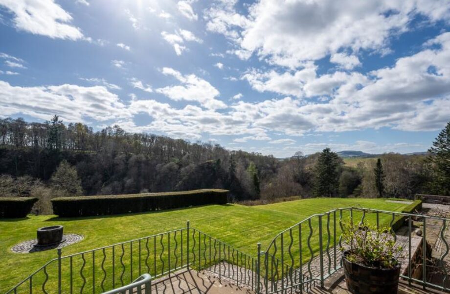 Airlie Castle